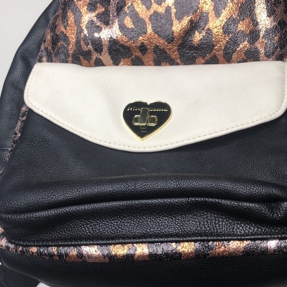 BETSEY JOHNSON ANIMAL PRINT & ROSES LITTLE BACKPACK - Picture 3 of 16